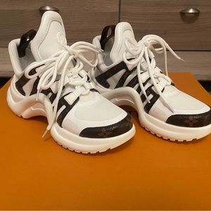 Louis Vuitton Archlight